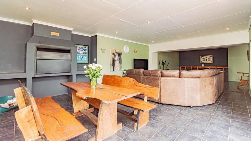 6 Bedroom Property for Sale in Brackenhurst Gauteng