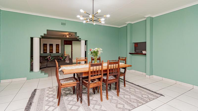 6 Bedroom Property for Sale in Brackenhurst Gauteng