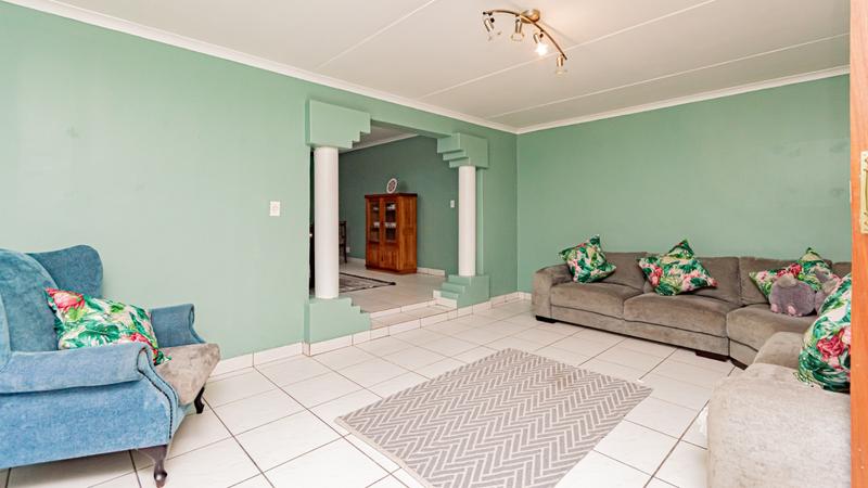 6 Bedroom Property for Sale in Brackenhurst Gauteng