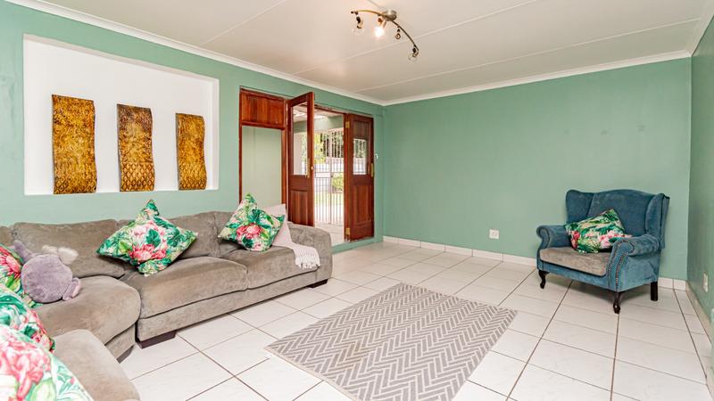 6 Bedroom Property for Sale in Brackenhurst Gauteng