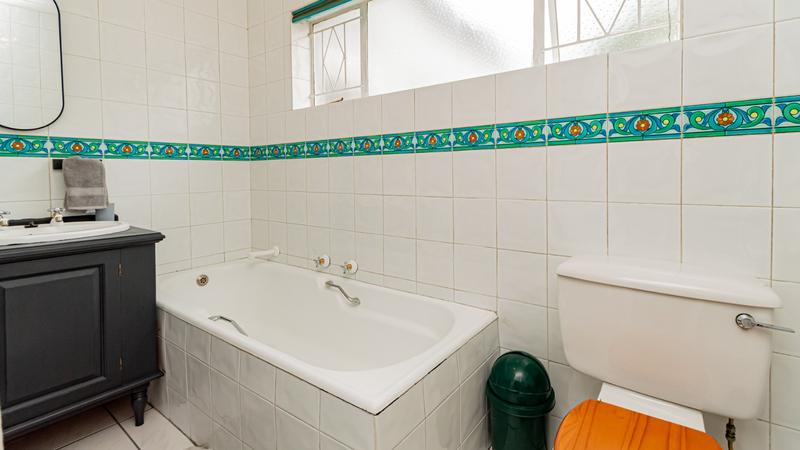 6 Bedroom Property for Sale in Brackenhurst Gauteng