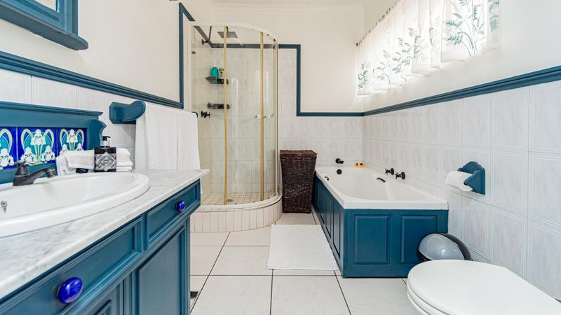 6 Bedroom Property for Sale in Brackenhurst Gauteng