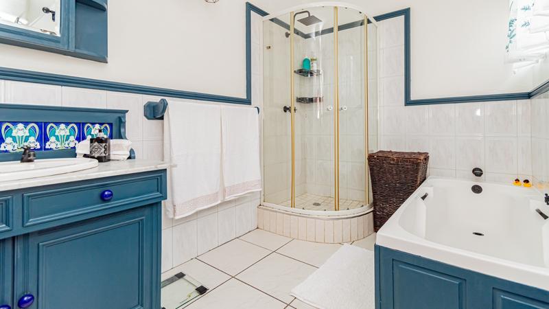 6 Bedroom Property for Sale in Brackenhurst Gauteng
