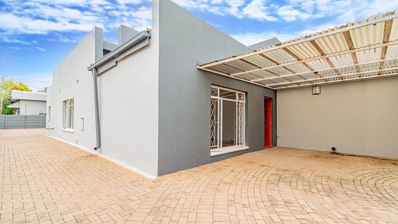 6 Bedroom Property for Sale in Brackenhurst Gauteng