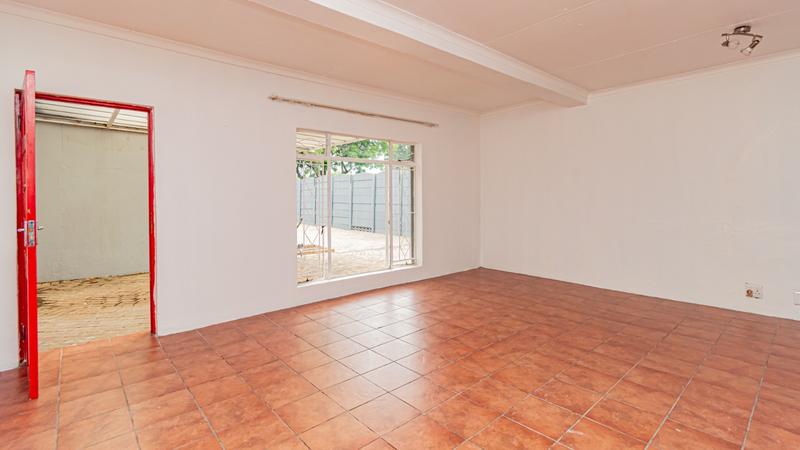 6 Bedroom Property for Sale in Brackenhurst Gauteng