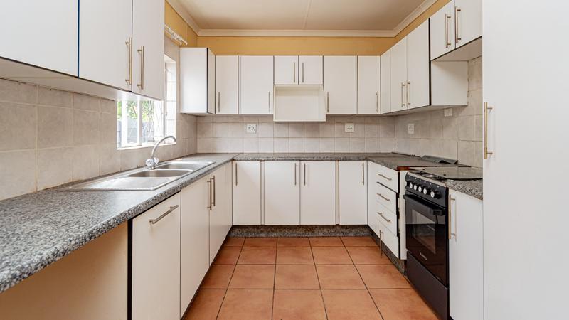 6 Bedroom Property for Sale in Brackenhurst Gauteng