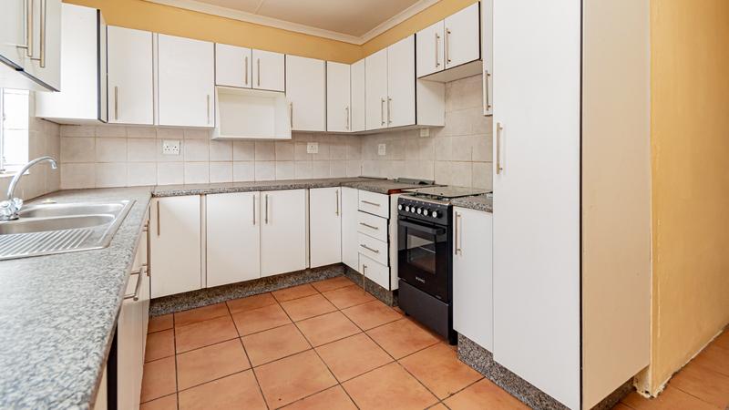 6 Bedroom Property for Sale in Brackenhurst Gauteng