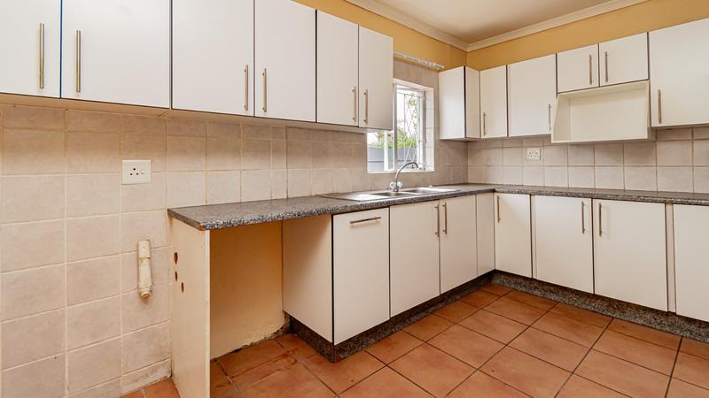 6 Bedroom Property for Sale in Brackenhurst Gauteng