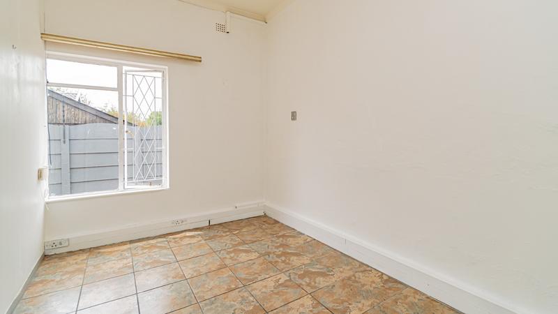 6 Bedroom Property for Sale in Brackenhurst Gauteng