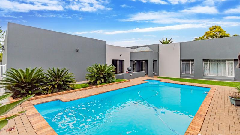 6 Bedroom Property for Sale in Brackenhurst Gauteng