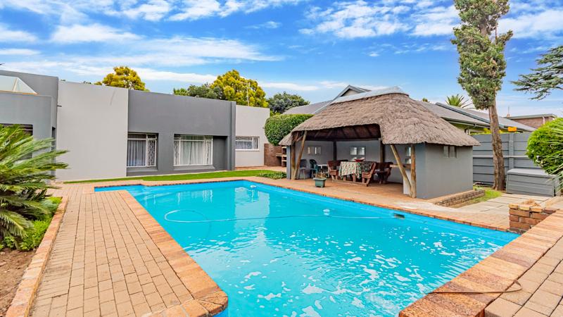 6 Bedroom Property for Sale in Brackenhurst Gauteng