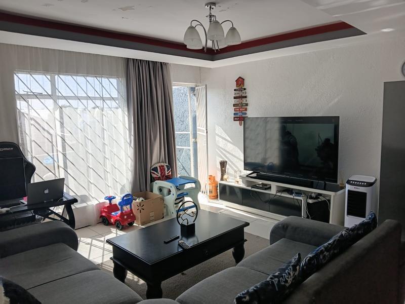 2 Bedroom Property for Sale in Linmeyer Gauteng