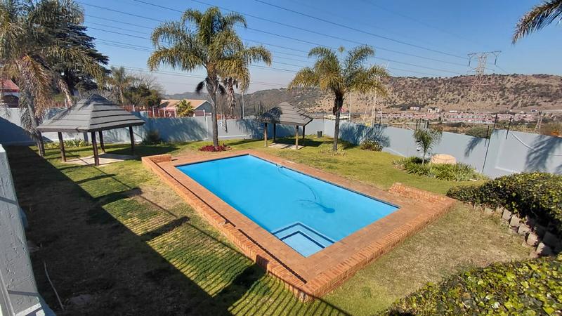 2 Bedroom Property for Sale in Linmeyer Gauteng