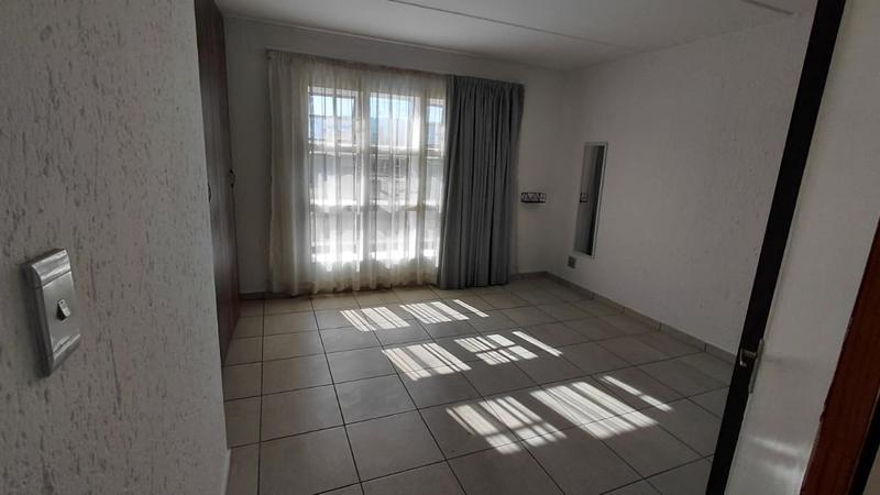 2 Bedroom Property for Sale in Mulbarton Gauteng