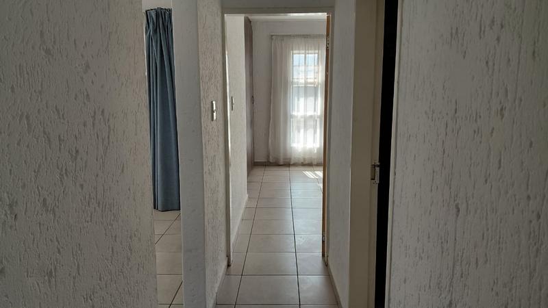 2 Bedroom Property for Sale in Mulbarton Gauteng