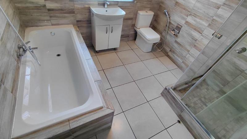 2 Bedroom Property for Sale in Mulbarton Gauteng