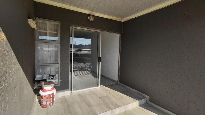 2 Bedroom Property for Sale in Mulbarton Gauteng