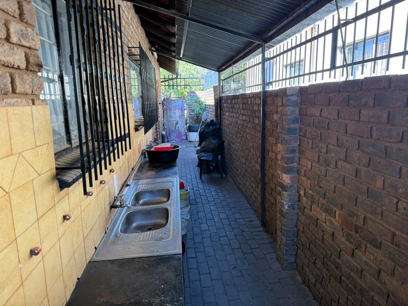 4 Bedroom Property for Sale in Laudium Gauteng