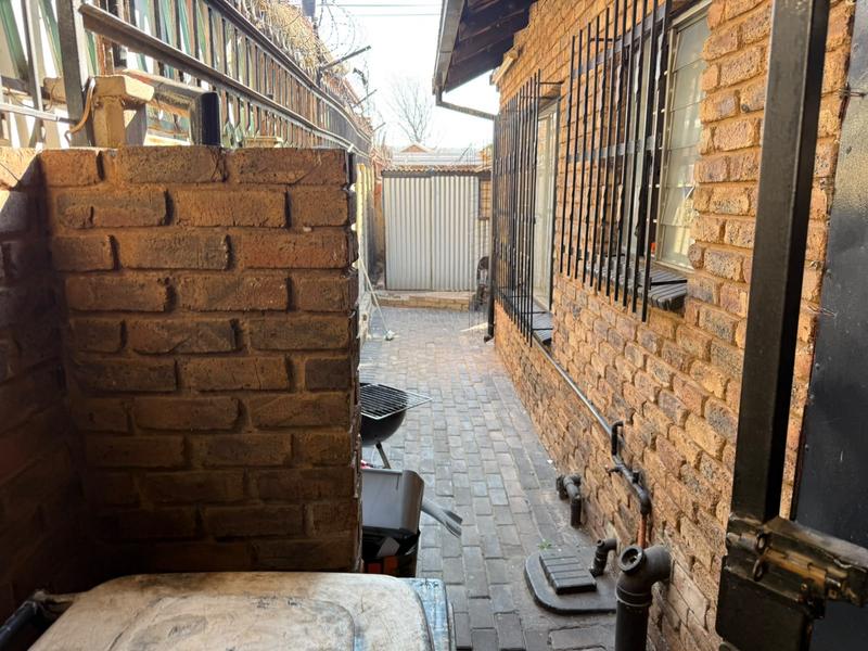 4 Bedroom Property for Sale in Laudium Gauteng