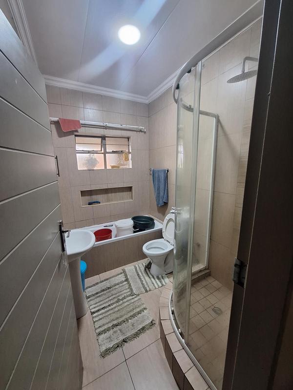 To Let 2 Bedroom Property for Rent in Moregloed Gauteng