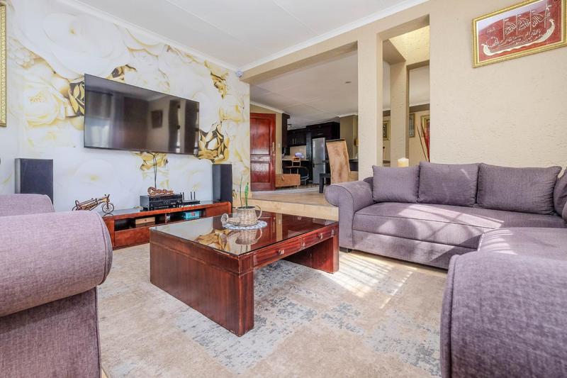 3 Bedroom Property for Sale in Little Falls Gauteng