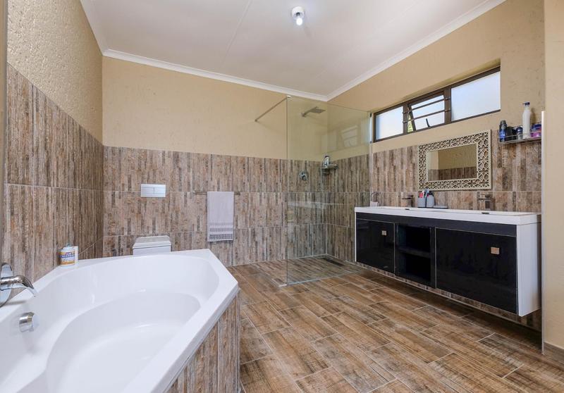 3 Bedroom Property for Sale in Little Falls Gauteng