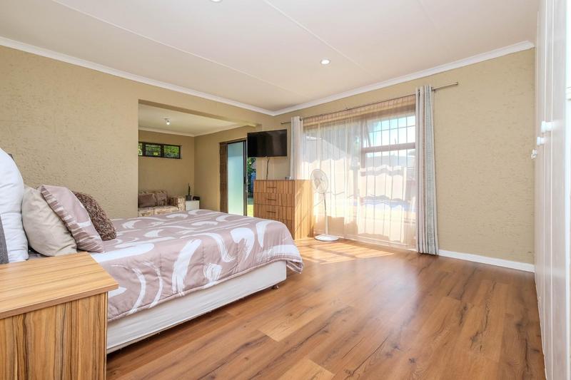 3 Bedroom Property for Sale in Little Falls Gauteng