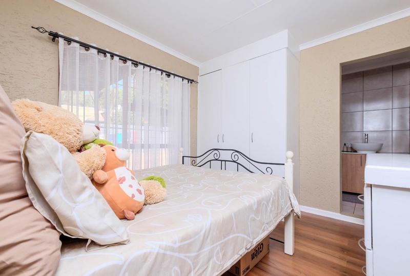 3 Bedroom Property for Sale in Little Falls Gauteng