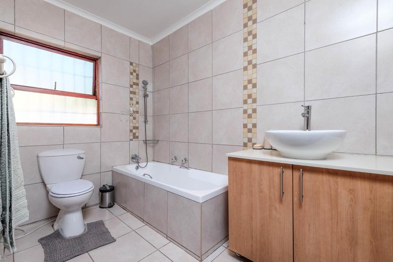 3 Bedroom Property for Sale in Little Falls Gauteng