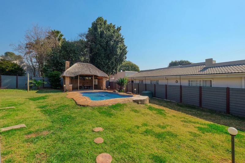 3 Bedroom Property for Sale in Little Falls Gauteng