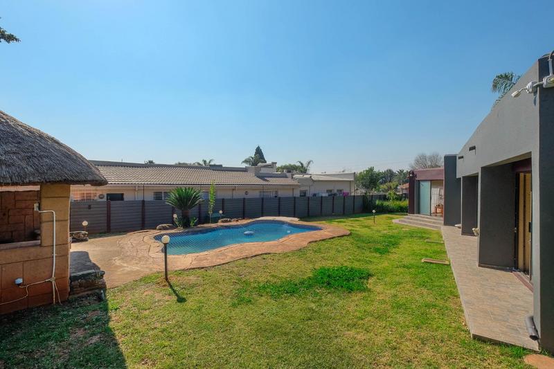 3 Bedroom Property for Sale in Little Falls Gauteng