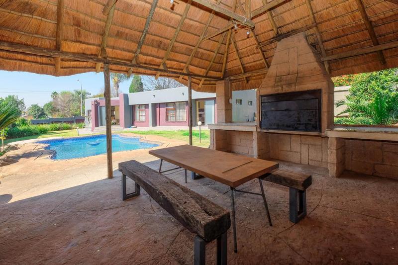 3 Bedroom Property for Sale in Little Falls Gauteng