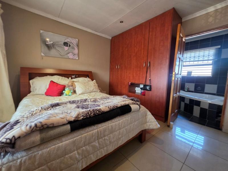 4 Bedroom Property for Sale in Brackendowns Gauteng