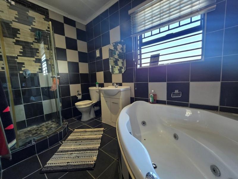 4 Bedroom Property for Sale in Brackendowns Gauteng