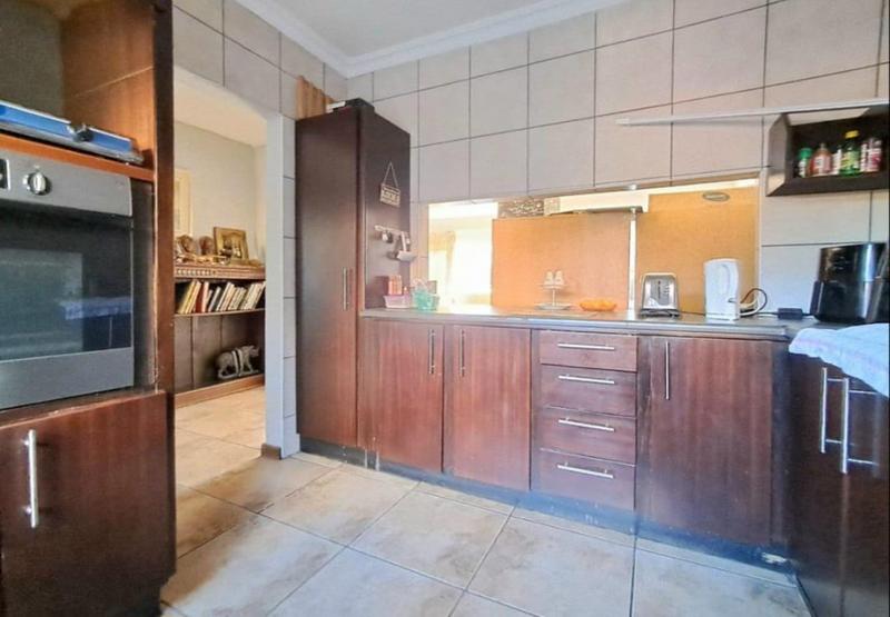 3 Bedroom Property for Sale in Brackenhurst Gauteng