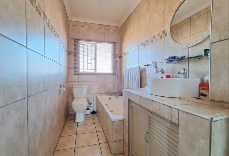 3 Bedroom Property for Sale in Brackenhurst Gauteng