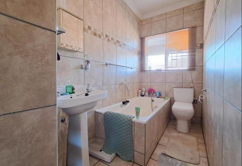 3 Bedroom Property for Sale in Brackenhurst Gauteng