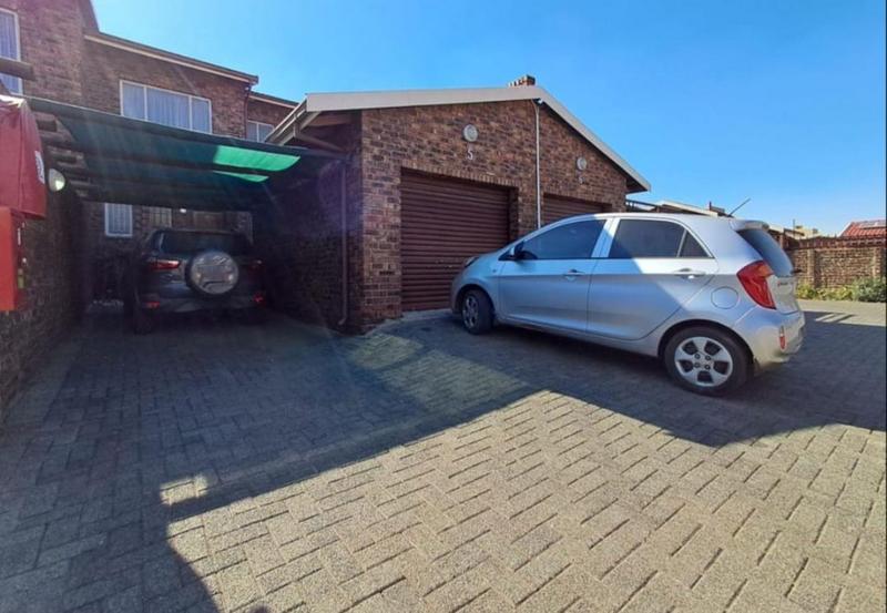 3 Bedroom Property for Sale in Brackenhurst Gauteng