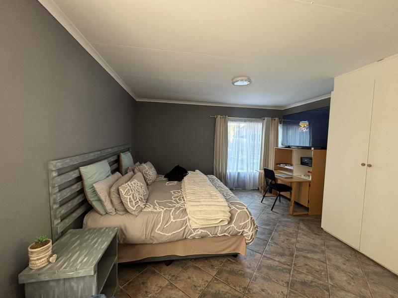 6 Bedroom Property for Sale in Struisbult Gauteng
