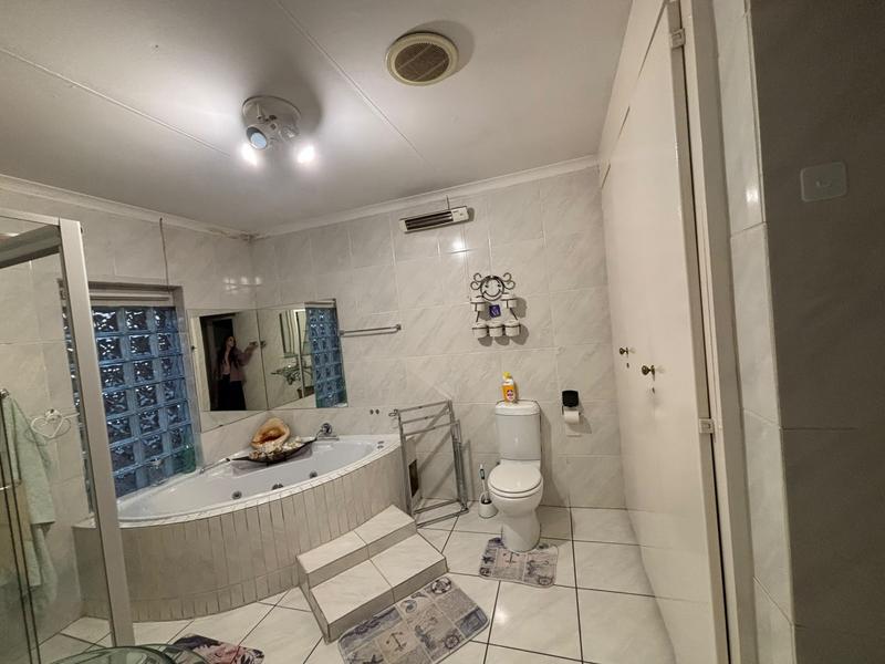 6 Bedroom Property for Sale in Struisbult Gauteng