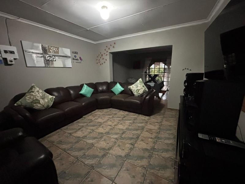 6 Bedroom Property for Sale in Struisbult Gauteng
