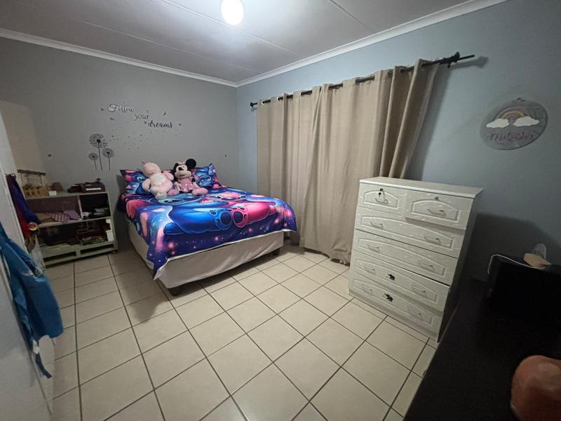 6 Bedroom Property for Sale in Struisbult Gauteng