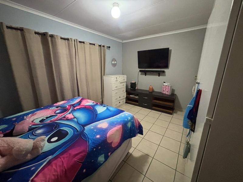 6 Bedroom Property for Sale in Struisbult Gauteng