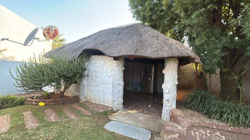 6 Bedroom Property for Sale in Struisbult Gauteng
