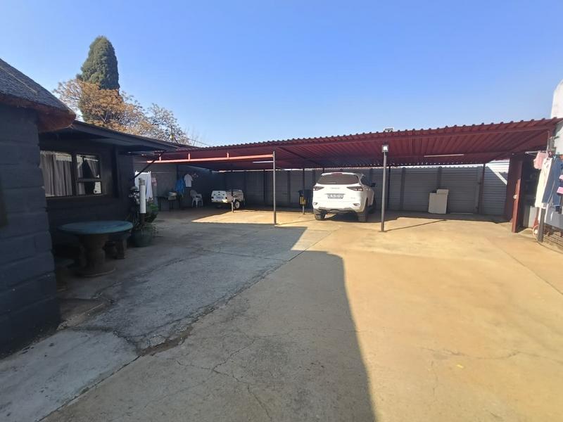6 Bedroom Property for Sale in Struisbult Gauteng