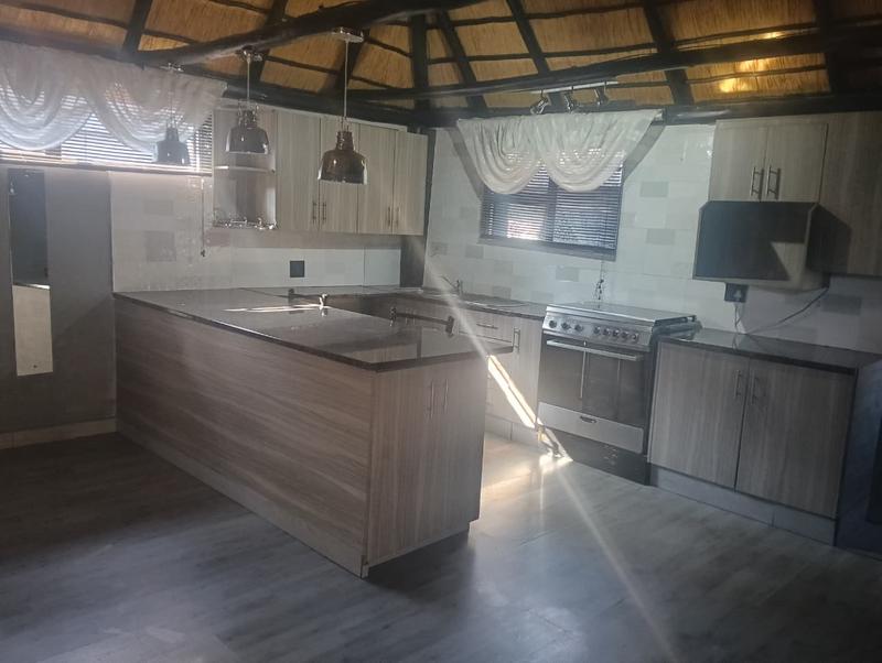 6 Bedroom Property for Sale in Struisbult Gauteng