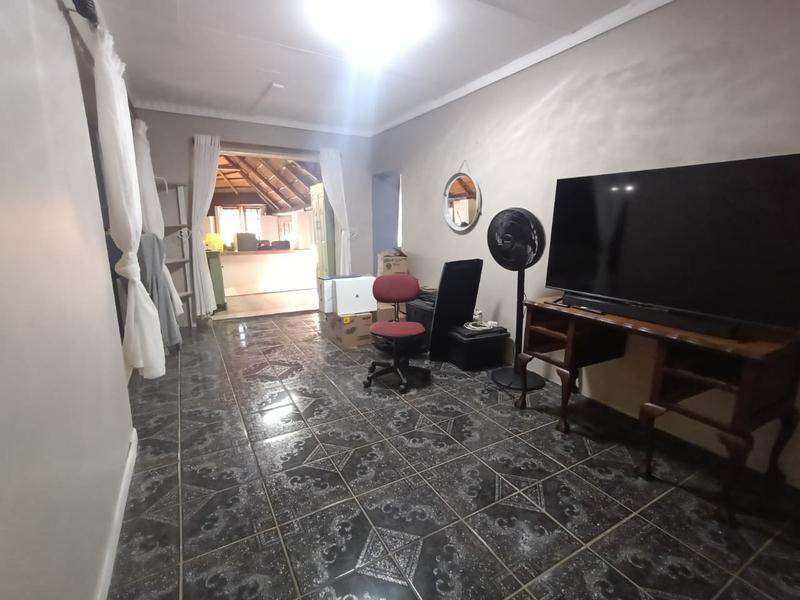 6 Bedroom Property for Sale in Struisbult Gauteng