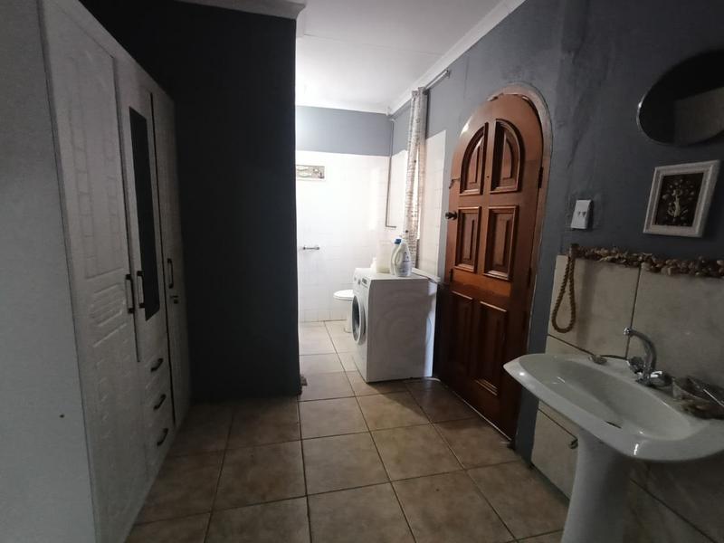 6 Bedroom Property for Sale in Struisbult Gauteng