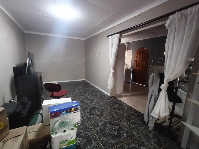 6 Bedroom Property for Sale in Struisbult Gauteng