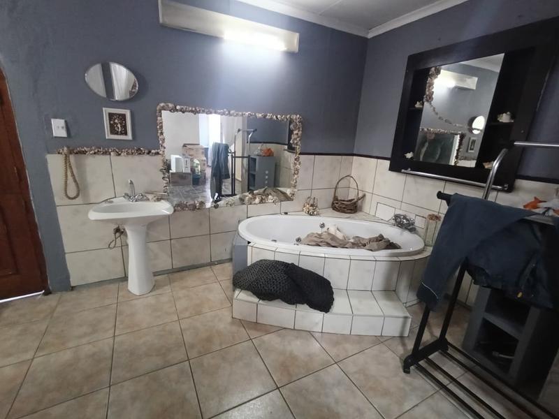 6 Bedroom Property for Sale in Struisbult Gauteng